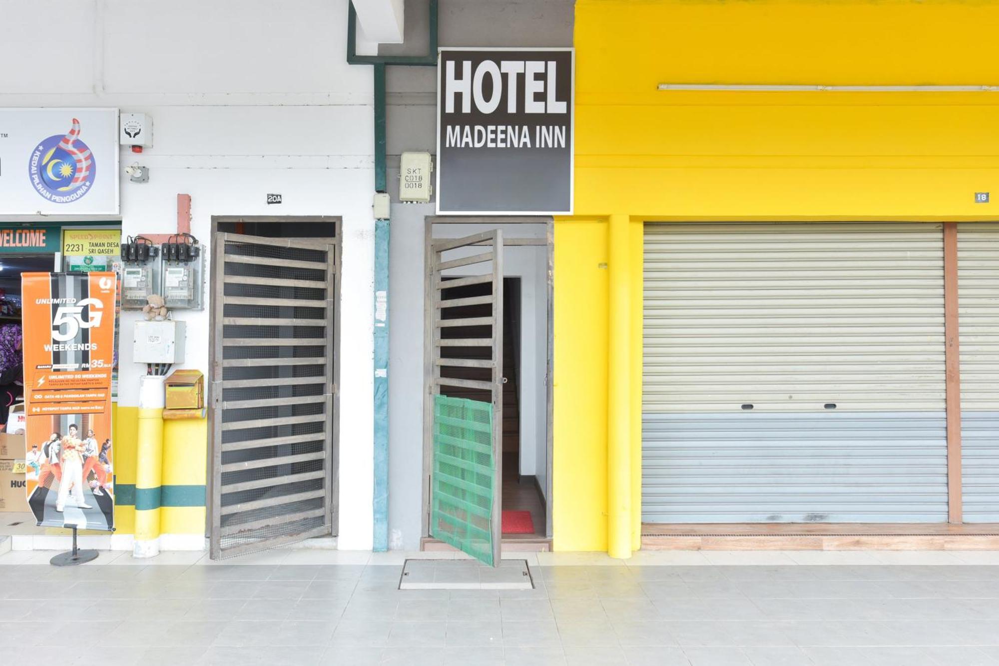 Oyo 90869 Hotel Madeena Inn セパン エクステリア 写真